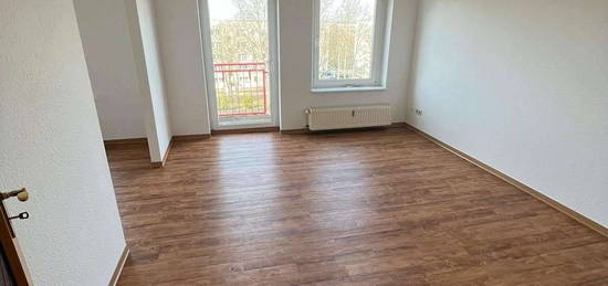 Niedliche kleine 3-Raum-Wohnung mit EBK und Balkon in MD Stadtfeld-Ost