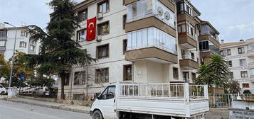 TÜRKÖZÜ MAH. 3+1 ARA KATTA ÖN CEPHE CADDE YAKINI SATILIK DAİRE