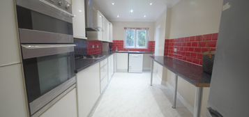 4 bedroom terraced house to rent