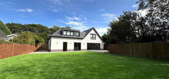 4 bedroom detached house