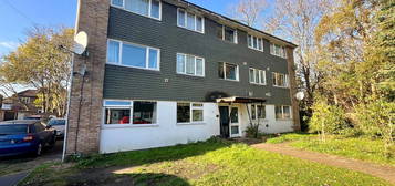 Flat to rent in Roman Close, Feltham TW14