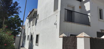 Chalet pareado en venta en calle Benaocaz, 1