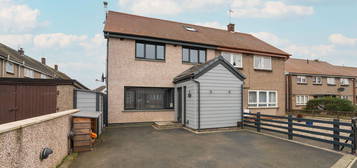 3 bed semi-detached house for sale