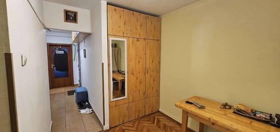 Vand apartament 3 camere, etajul 1, Vlaicu