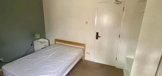 Room to rent in North Twelfth Street, Milton Keynes MK9