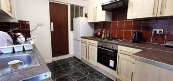 4 bed property to rent