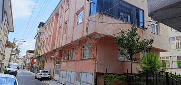 YAHYALAR MAH.ANKARA CD.3 KATLI BİNANIN 1.KATI SATILIK DAİRE