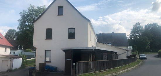 Große Wohnung mit 3 Schlafzimmern und Carport