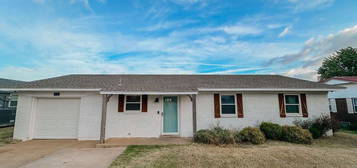 408 E  Skyview Dr, Hinton, OK 73047