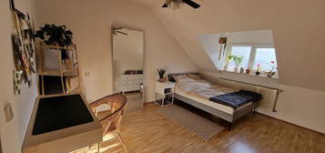 2 Zimmer Dachgeschoss Wohnung in Frankfurt- Nied