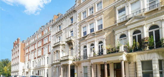 Flat for sale in De Vere Gardens, Kensington W8