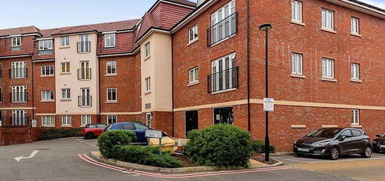 Flat to rent in Cluster House, 22 Schoolgate Drive, Morden, Surrey SM4