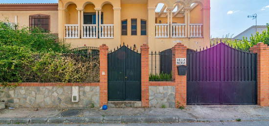 Casa adosada en venta en Illora