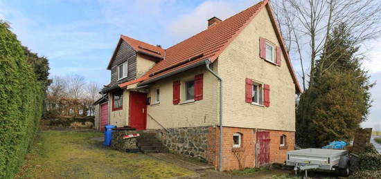 Traditionelles Einfamilienhaus mit Scheunengebäude in Herbstein-Lanzenhain