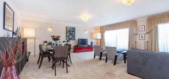 Flat to rent in Stuart House, Windsor Way, Brook Green W14