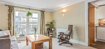 Flat for sale in Chelsea Court, Melville Place, Islington, London N1