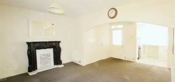 3 bed maisonette to rent