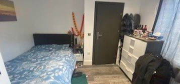 Room to rent in Room 6, Flat 2, Broadway PE1