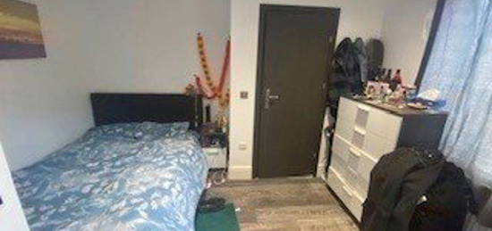 Room to rent in Room 6, Flat 2, Broadway PE1