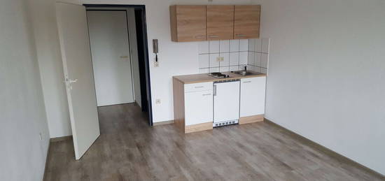 Gepflegte helle 1 Zimmer Wohnung mit Balkon und Küchenzeile in Uni-Nähe