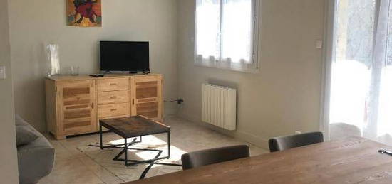 Appartement meublé  à louer, 4 pièces, 3 chambres, 75 m²