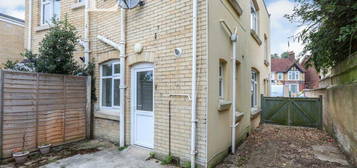 3 bedroom maisonette