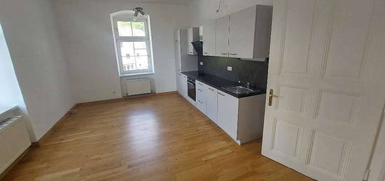 40 m² neu sanierte Wohnung, zentral & ruhig