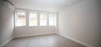 Studio to rent in Brent Street, Hendon NW4