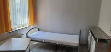 1 Zimmer ,Möbliert. Tel.Nr. 020384730