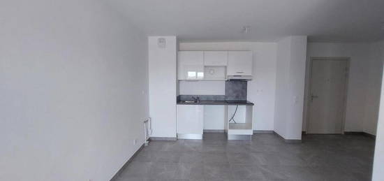 Appartement  à louer, 3 pièces, 57 m², Étage 3/3