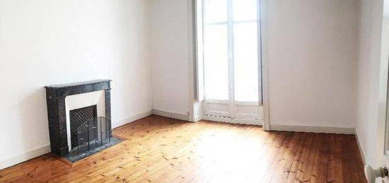 Appartement  à louer, 2 pièces, 1 chambre, 51 m²