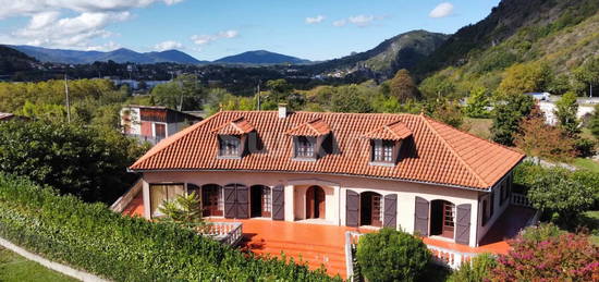 Maison de MAITRE d'une ARCHITECTURE ARRONDIE