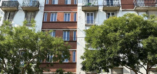 Découvrez cet appartement entièrement rénové, mêlant confort et emplacement stratégique !