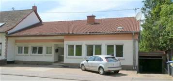 Haus mit 3 Wohnungen, Garage und großem Garten zu verkaufen in Merzig-Brotdorf - A20954