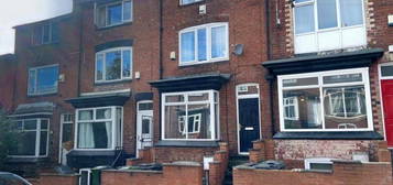 6 bedroom terraced house for sale