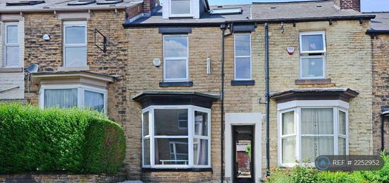 5 bedroom terraced house