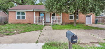 3404 Cavitt Ave, Bryan, TX 77801