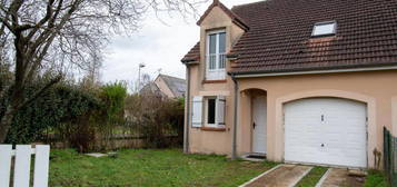 Jolie maison avec jardin et garage - ORLEANS