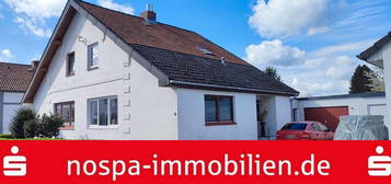 Ebenerdig bewohnbare und vielfach modernisierte Doppelhaushälfte mit Balkon und Garage!