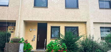 Familienfreundliches Reihenmittelhaus mit 5,5 Zimmern, Garten, Balkon & Garage in Freiberg am Neckar