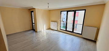 KİRALIK DAİRE 2+1 ARA KAT BALKONLU GENİŞ