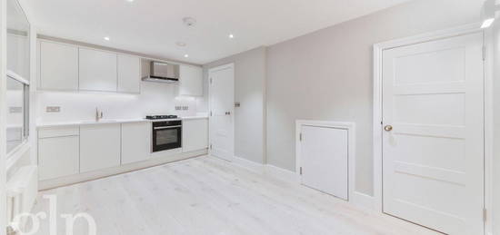 Flat to rent in Carnaby Street, London, Greater London W1F