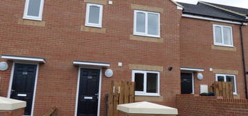 Terraced house to rent in Split Crow Road, Gateshead NE10