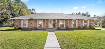 4 Heatherwood Dr, Gulfport, MS 39503