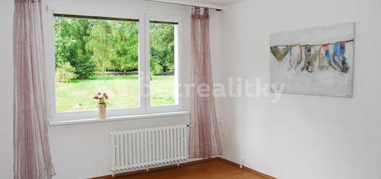 Pronájem bytu 1+kk 25 m², Na Výšině,