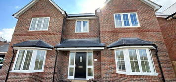 5 bedroom detached house