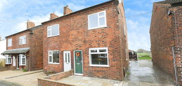 2 bed semi-detached house for sale