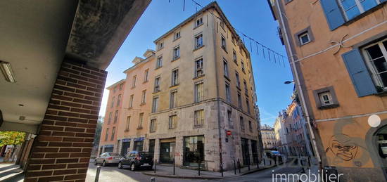 GRENOBLE rue SERVAN T2 1 chambre 59m²