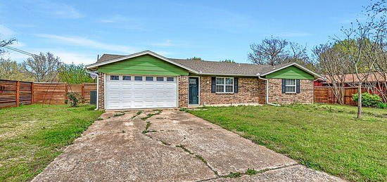 420 W Melody Dr, Whitewright, TX 75491