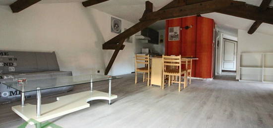 Studio meublé  à louer, 1 pièce, 27 m², Étage 2/2